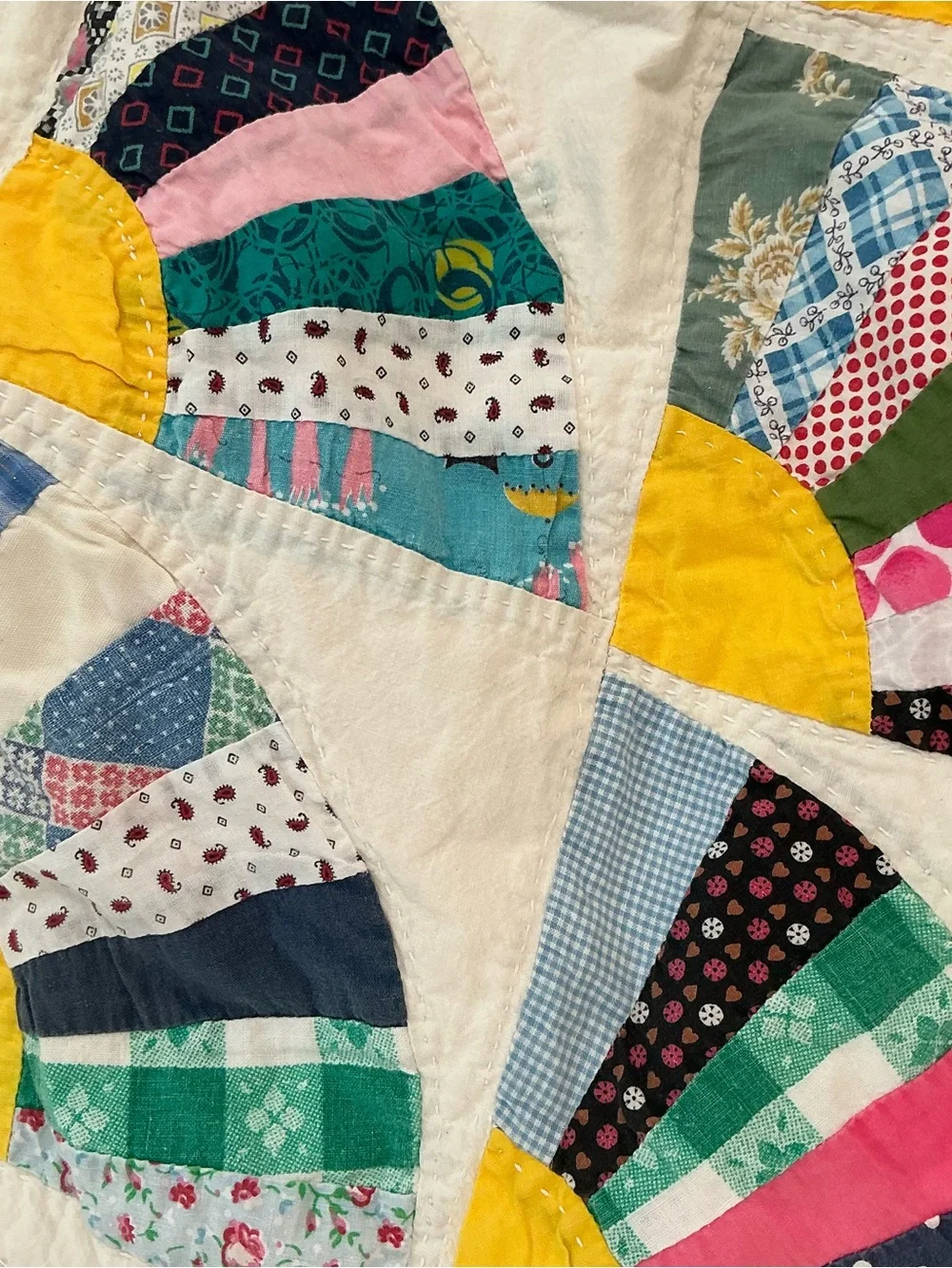 Vintage hand stitched 1930s/40s grandmother’s fan quilt 83 x 98 USA made